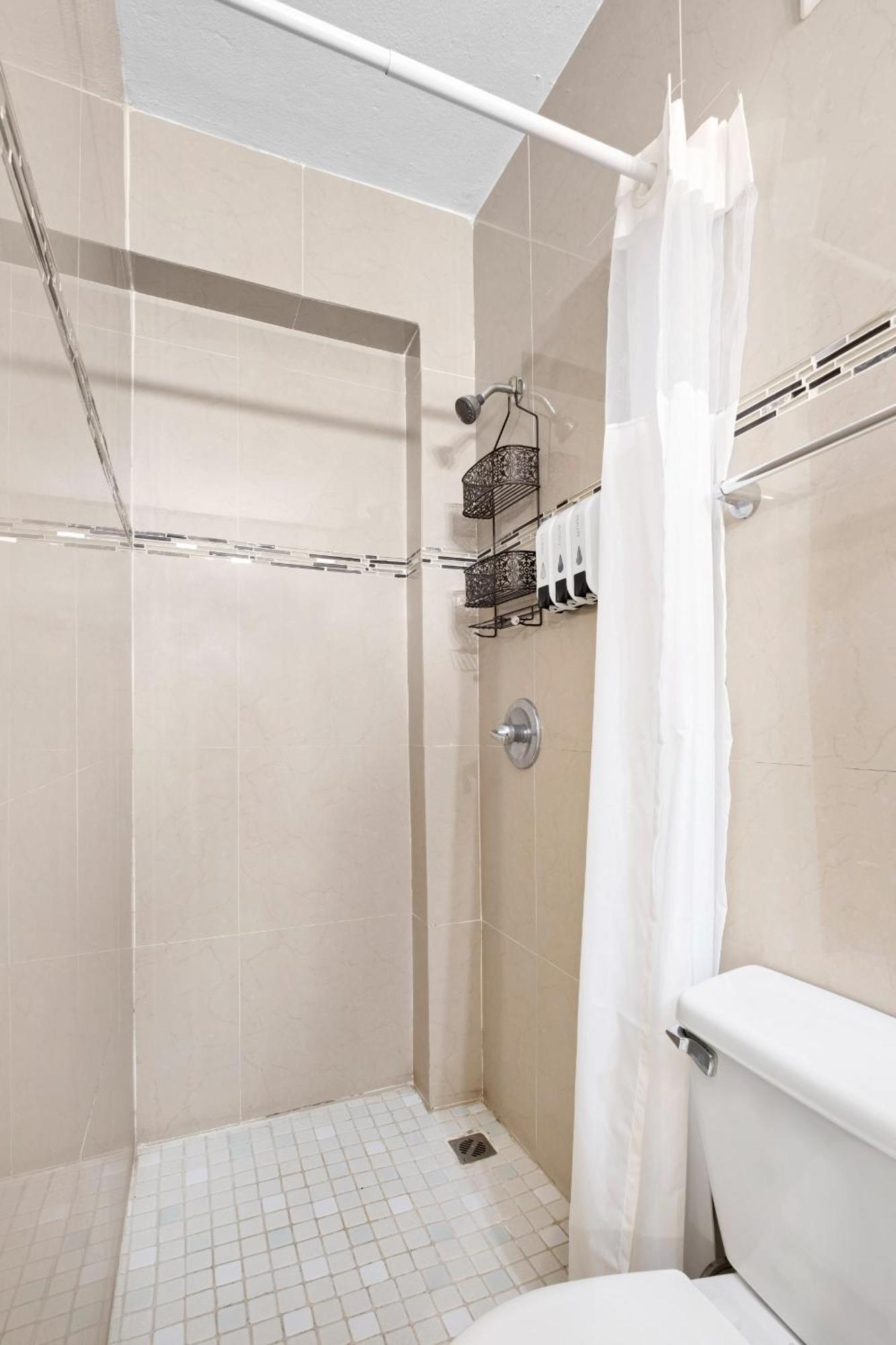 Prime Location At Condado Beach 1Br 1Ba - Apt 8 산후안 외부 사진